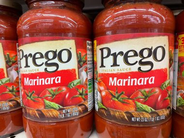 Grovetown, Ga USA - 04 30 22: Perakende satış mağazası Prego marinara spagetti sosu