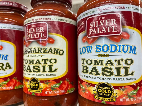 Grovetown, Ga USA - 04: 30 22: Perakende mağazası Gümüş Tabaka yan görünümü