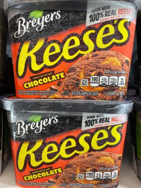 Grovetown, Ga USA - 03 05: 22: Dondurmacı perakende bölümü Breyers Reeses