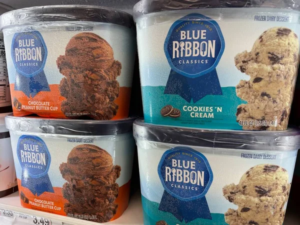 Grovetown, Ga USA - 03 05: 22: Perakende dondurma bölümü Blue Ribbon yan görünümü