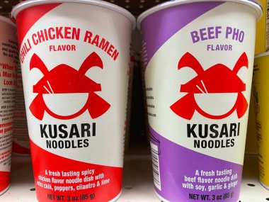 Grovetown, Ga USA - 03 05: 22: Perakende mağazası içi Kusari Noodles çeşidi