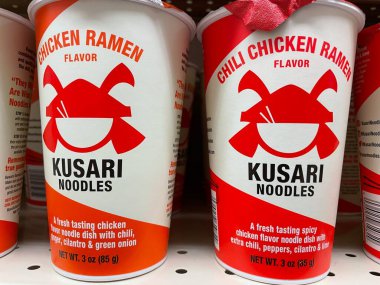 Grovetown, Ga USA - 03 05: 22: Perakende mağazası içi Kusari Eriştesi kırmızı kupa