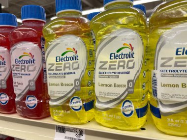 Grovetown, Ga USA - 03 05: 22: Perakende mağazası spor içecekleri Electrolit çeşidi