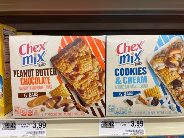 Grovetown, Ga USA - 03 05 05: 22: Perakende mağazası Chex Mix kahvaltı barları ve fiyat etiketleri