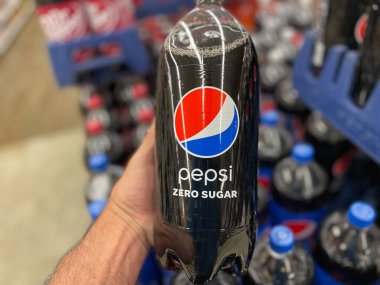 Grovetown, Ga USA - 05 01 22: Pepsi 2 litre tutan perakende mağazası