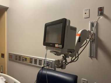 Augusta, Ga USA - 12-13-21: Çocuk Hastanesi iç hasta monitörü duvarda