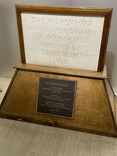 Augusta, Ga USA - 12-13-21: Georgia Çocuk Hastanesi İçişleri Plaketi