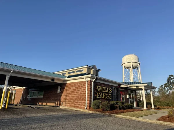 Augusta, Ga USA - 03 10 22: Wells Fargo Bankası ön köşe manzarası
