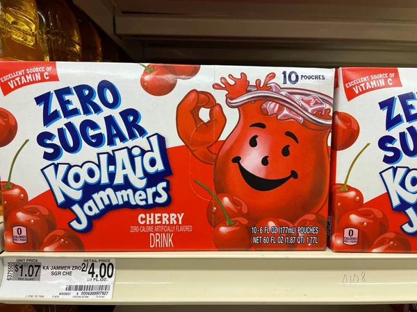 Grovetown, Ga USA - 03 09: 22: Perakende mağazası rafı Kool Aid sıfır ve fiyat