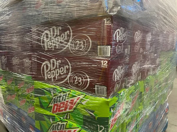 Grovetown Usa Plastic Wrapped Pallet Pepper Mountain Dew Packs Delivery — Fotografia de Stock