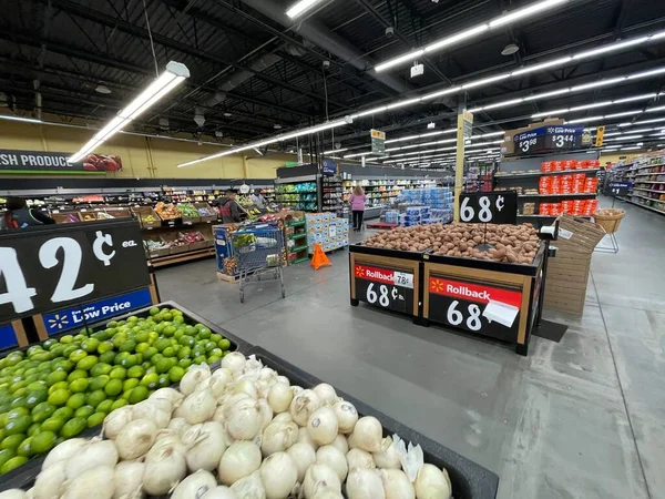Augusta Usa Walmart Grocery Store Interior Produce Displays Prices — стокове фото