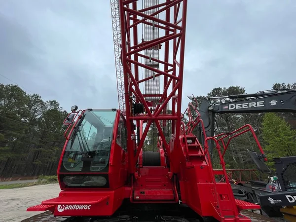 Augusta, Ga USA - 03: 19 19: 22: Manitowoc Kırmızı Turna İnşaat Sahnesi Yağmurlu Gün Önü Taksisi Kıç Patlaması