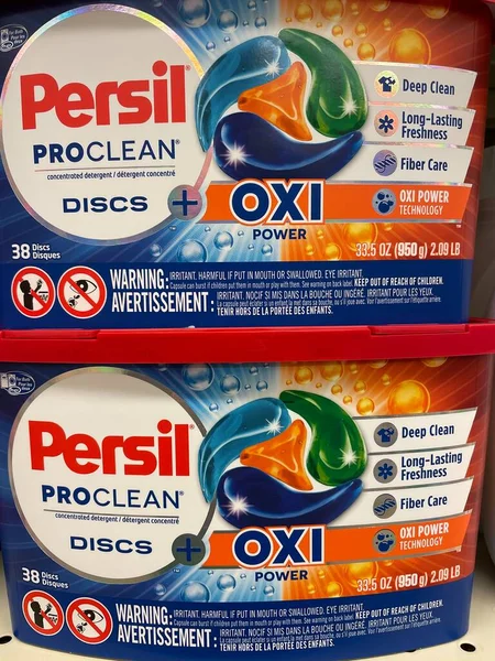 Augusta, Ga USA - 03: 13: 22: Perisil tozu perakende mağazasının rafındaki deterjan