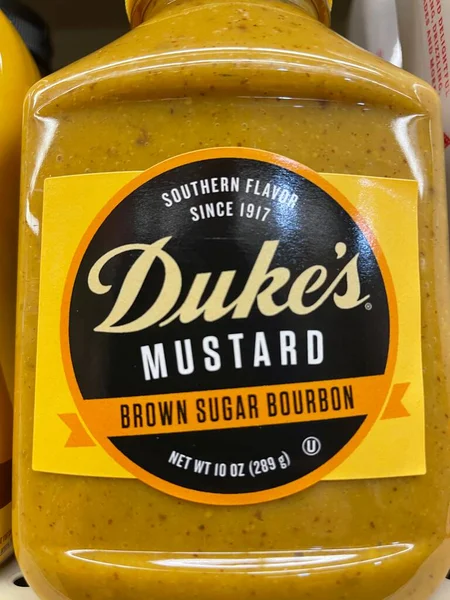 Grovetown, Ga USA - 03 19 19 22: Market rafı Dukes Brown Şekerli Burbon Hardal Yeni