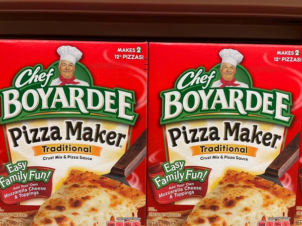 Augusta, Ga USA - 03 10 22: Perakende mağazasının rafında pizza sosu setleri