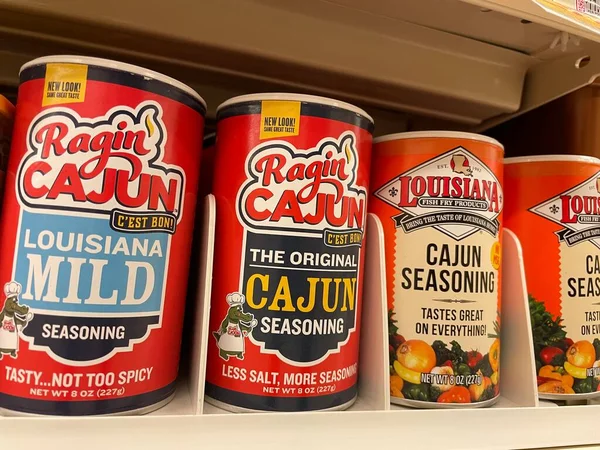 Grovetown, Ga USA - 03 19 22: Perakende satış mağazası Tony Chacheres baharatlı Cajun
