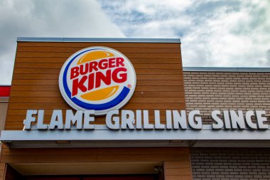 Augusta, Ga USA - 07 25 21: Burger King fast food restoranının dış logosu