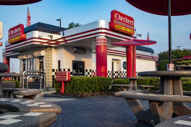 Augusta, Ga USA - 07 25 21: Dama fast food restoranının dış görünüşü