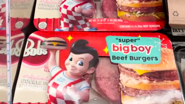 Grovetown Usa Bobs Super Grote Jongen Hamburger Pasteitjes Een Plank — Stockvideo