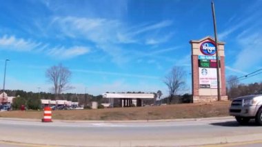 Kolombiya Eyaleti, Ga USA - 02 26 22: 22 Kroger benzin istasyonunda benzin fiyatı 3,39 galon Lewiston yolu