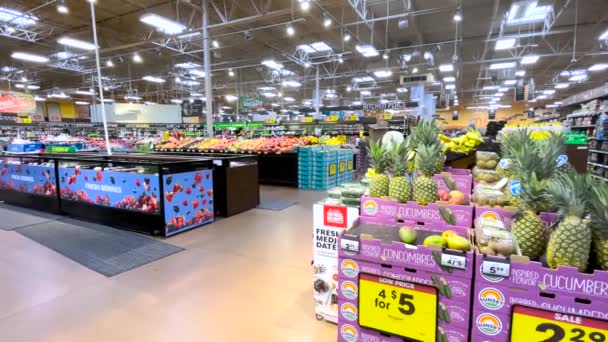 Grovetown Usa Kroger Retail Store People Produce Wide Pan — Stockvideo