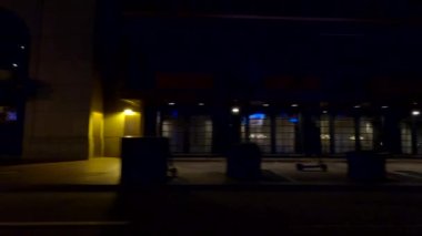 Atlanta, Ga USA - 07: 13 20: Atlanta şehir merkezi gece uçağıyla Peachtree Caddesi 'ndeki Atlanta Grill' e