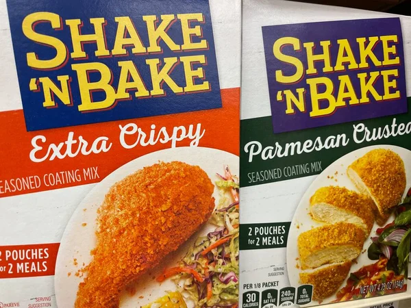 Grovetown, Ga USA - 05 10 22: Shake n Bake sezonu perakende satış mağazasının rafında.