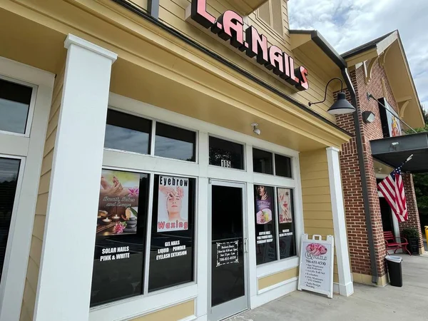 Grovetown, Ga USA - 05 10 22: perakende satış mağazası L.A. Nails salon Columbia Road
