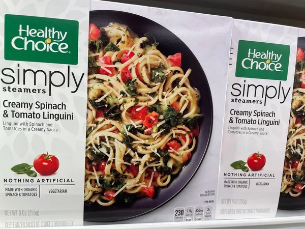 Grovetown, Ga USA - 05 10 22: Perakende mağazası Sağlıklı Seçim Donmuş Akşam Yemeği manzarası