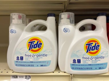 Grovetown, Ga USA - 05 10 22: Retail Laundry detergent Tide bulk size and price tag