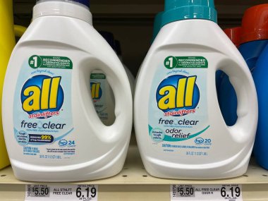 Grovetown, Ga USA - 05 10 22: Perakende çamaşır deterjanı Hepsi bedava ve fiyata