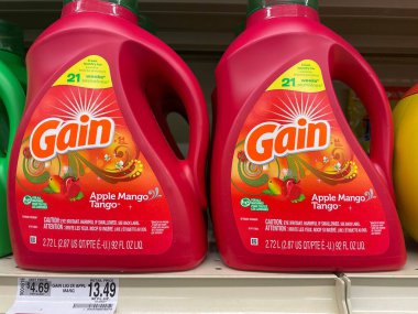 Grovetown, Ga USA - 05 10 22: Perakende Çamaşır deterjanı Elma Tango Kazandı