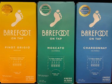 Grovetown, Ga USA - 05 10 22: Satış mağazası çıplak ayaklı şarap çeşidi