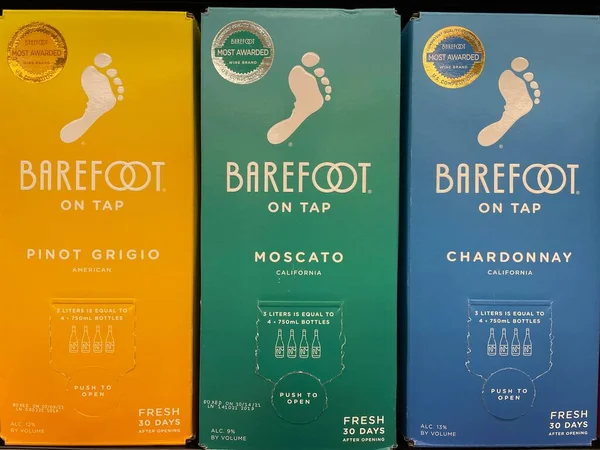 Grovetown, Ga USA - 05 10 22: Satış mağazası çıplak ayaklı şarap çeşidi