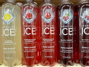 Grovetown, Ga USA - 05 10 22: Satış mağazası aromalı su köpüklü buz çeşidi