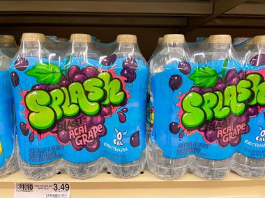 Grovetown, Ga USA - 05 10 22: Perakende mağazası aromalı su üzümü