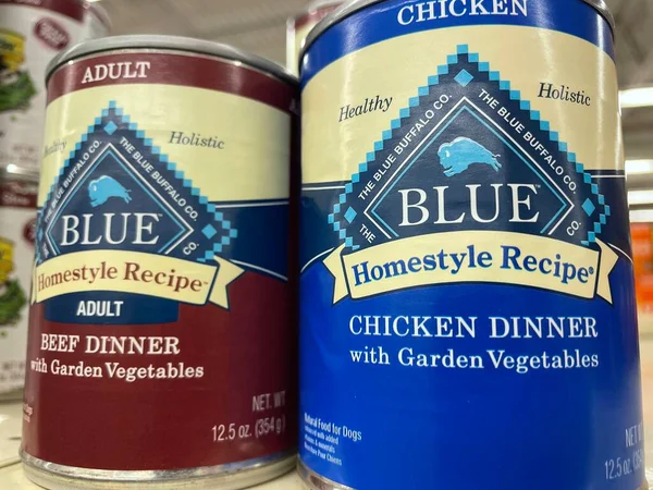 Grovetown Usa Retail Store Canned Dog Food Blue Variety — 图库照片