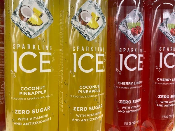 Grovetown, Ga USA - 05 10 22: Perakende mağazası aromalı su, köpüklü buz çeşidi yan görünümü