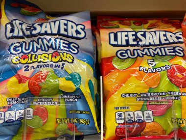 Grovetown, Ga USA - 05 10 22: Perakende şeker dükkanı, Life Savers çantaları