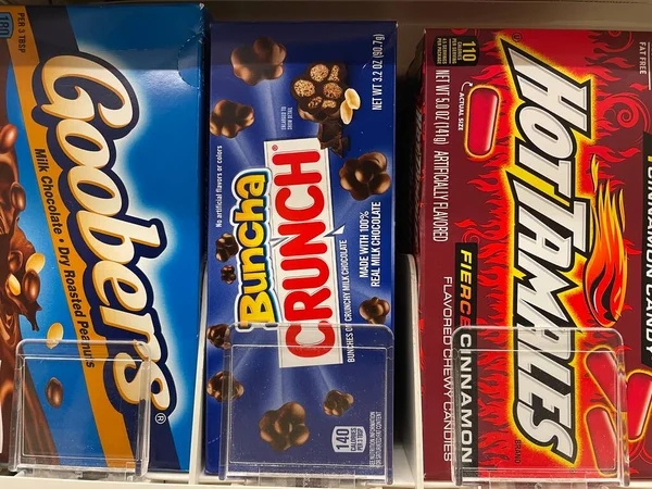 Grovetown Usa Retail Store Candy Hot Tamales Goobers Nestle Crunch — Stockfoto