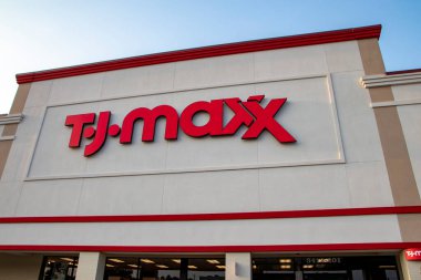 Augusta, Ga USA - 07: 25 T.J. Maxx giriş tabelası.