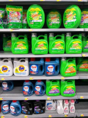 Grovetown, Ga USA - 05: 20 22: Walmart perakende mağazası iç çamaşır deterjanı ve fiyatlar