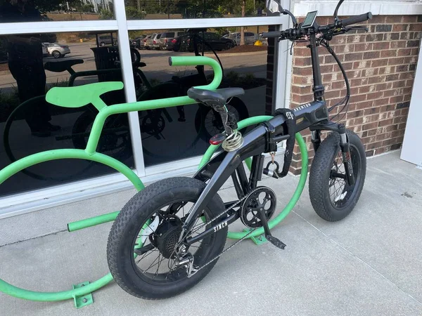 Grovetown Usa Walmart Butik Exteriör Elektrisk Cykel Säkrad Till Ett — Stockfoto