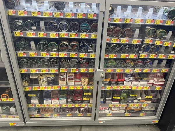 Grovetown Eua Walmart Loja Varejo Interior Cigarros Preços — Fotografia de Stock