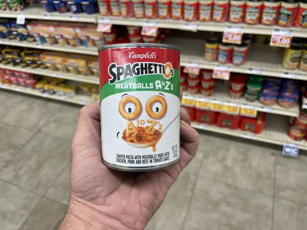 Grovetown, Ga USA - 05 10 22: Spaghettios 'u tutan perakende mağazası