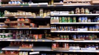 Grovetown, Ga USA - 05: 22: Walmart perakende mağazası dağınık sebzeler bölümü