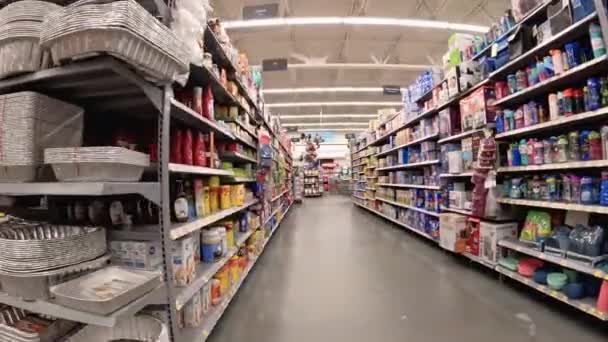 Grovetown Usa Walmart Retail Store Long Middle Store Aisle Pan — Vídeos de Stock