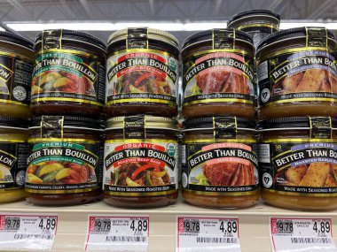 Grovetown, Ga USA - 05: 13-22: Perakende mağazası Bouillon kavanozundan ve fiyat etiketlerinden daha iyi