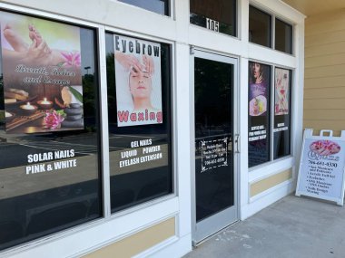 Grovetown, Ga USA - 05: 13 22: Bir alışveriş merkezinde manikür salonu girişi