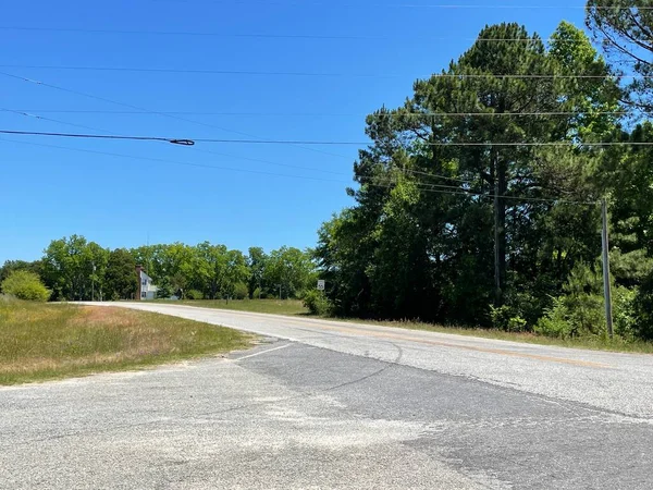 Grovetown Usa Landsväg Och Gammalt Vackert Vitt Hus — Stockfoto